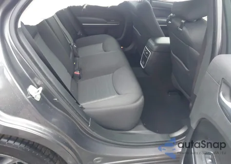 2023 Chrysler 300 Touring z USA, uszkodzony, nr VIN 2C3CCAAG9PH637291